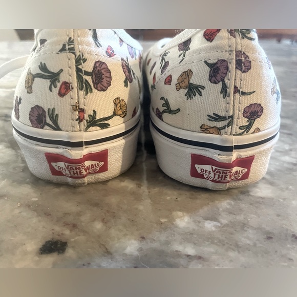 Vans with flowers - Picture 4 of 6